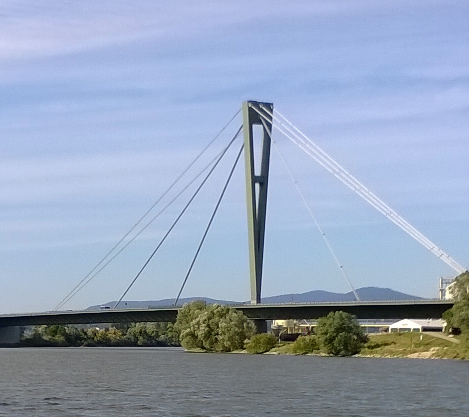 Donaubrücke Deggenau: Autobahnbrücke der A3 zwischen Deggendorf und Hengersberg