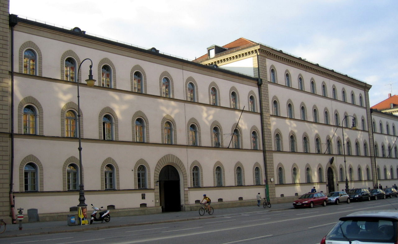 Gebäude des Bayerischen Verwaltungsgerichtshofes in der Ludwigstraße 23 in München