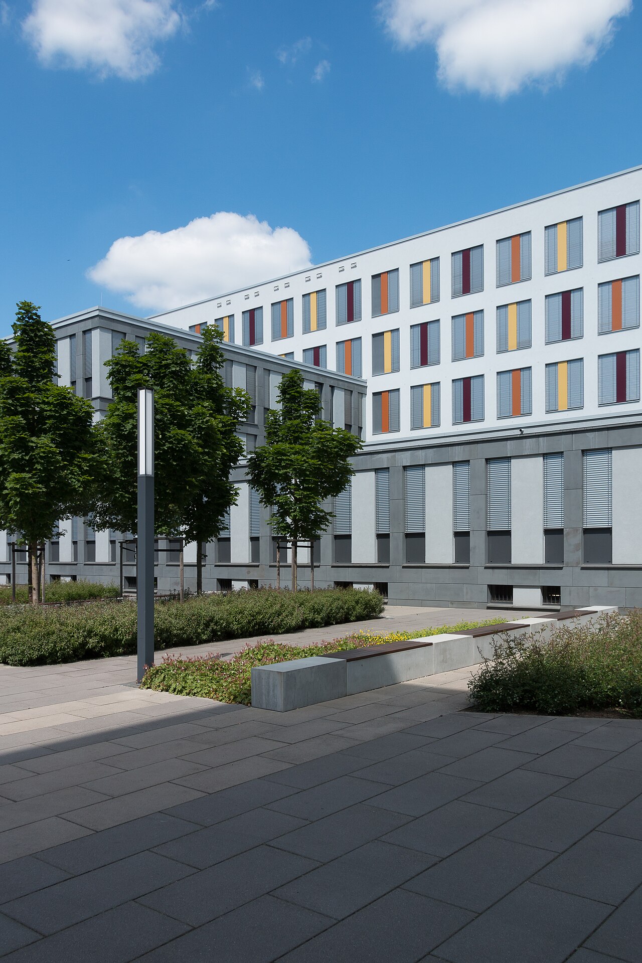 Das Justizzentrum Wiesbaden, in dem das Verwaltungsgericht Wiesbaden tagt.