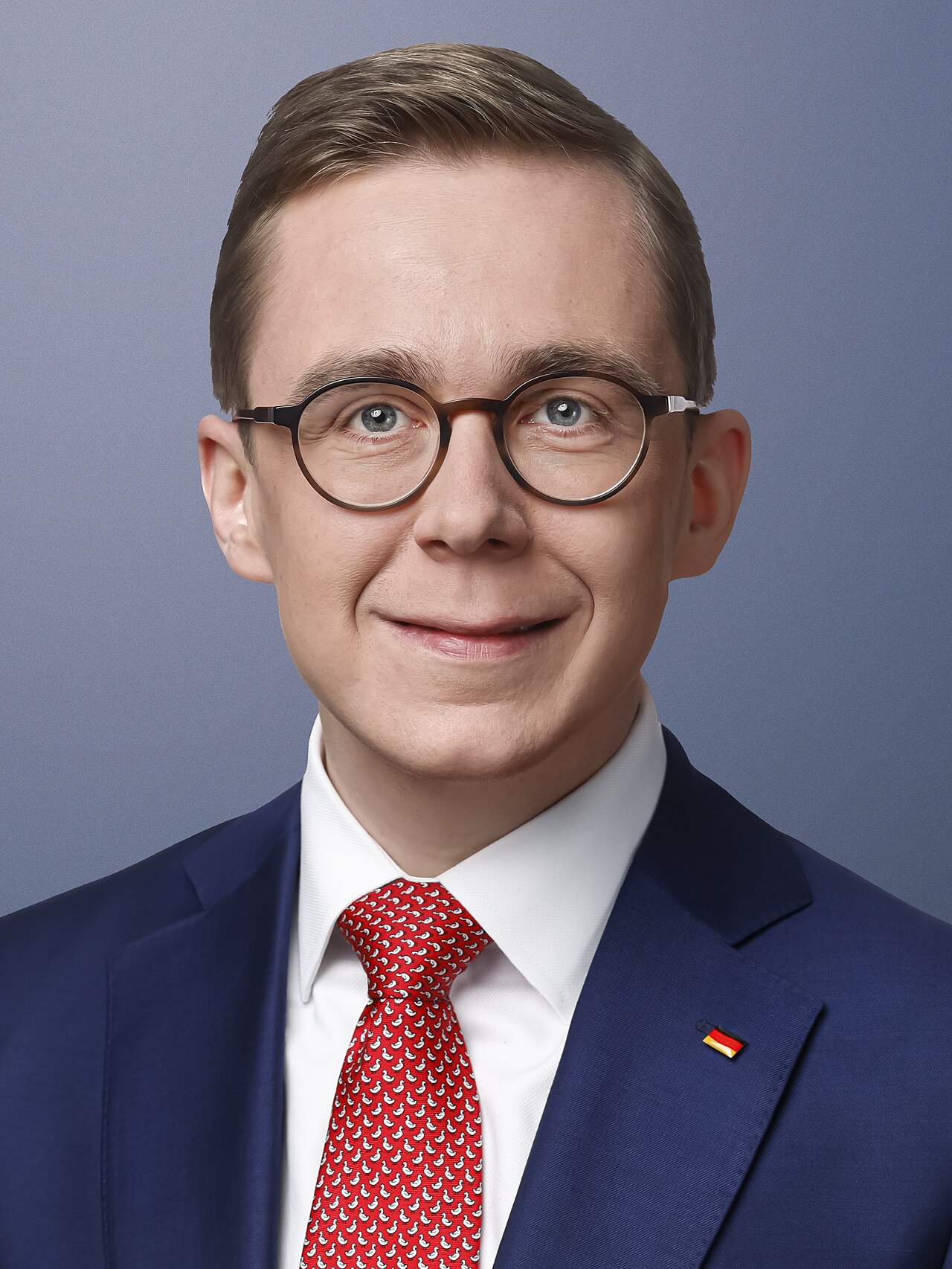 Porträt von Philipp Amthor, aufgenommen 2021.