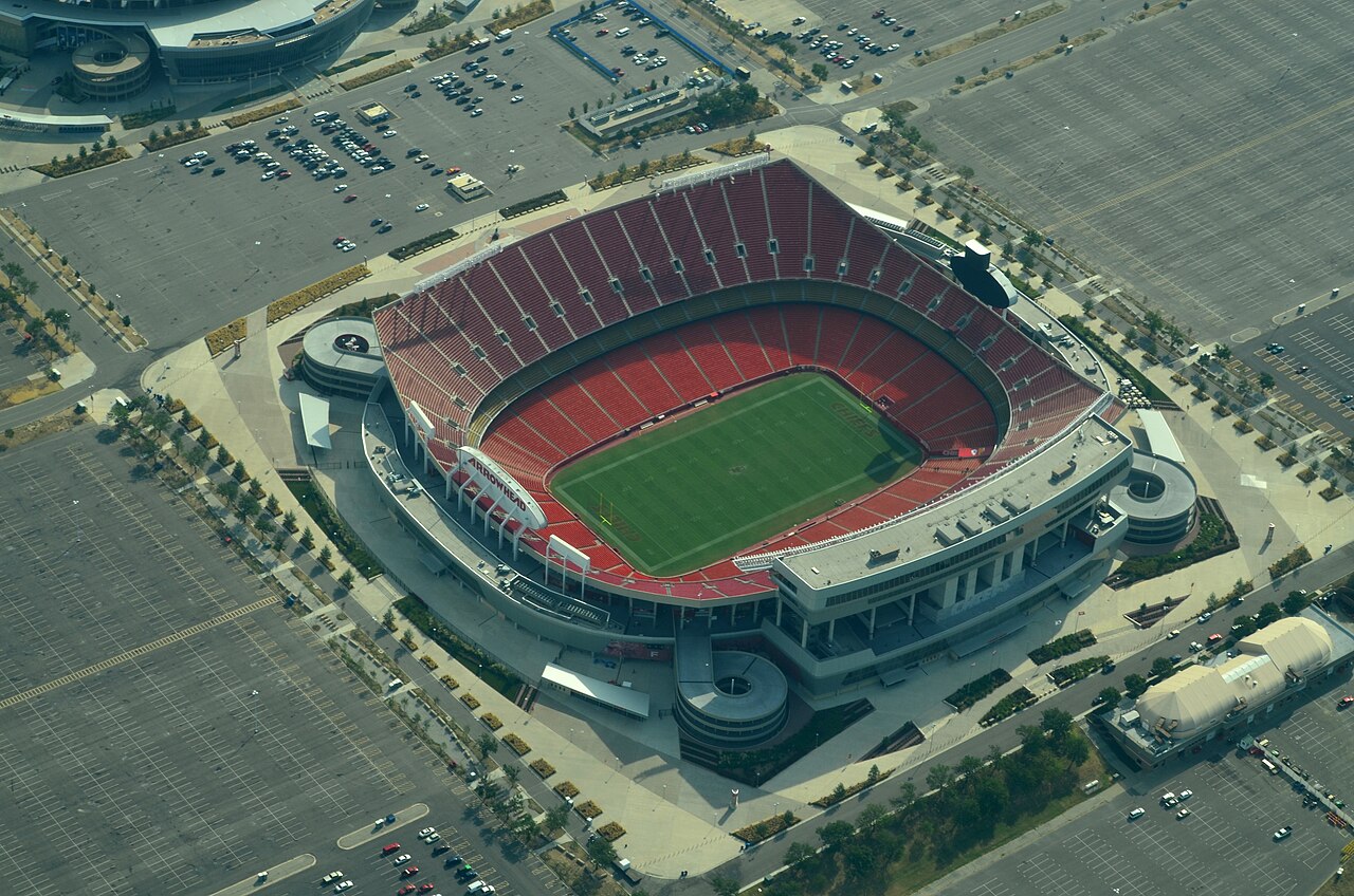 Luftbild des Arrowhead Stadium in Kansas City, Missouri, Spielort des WM-Viertelfinals zwischen Argentinien und der Schweiz.