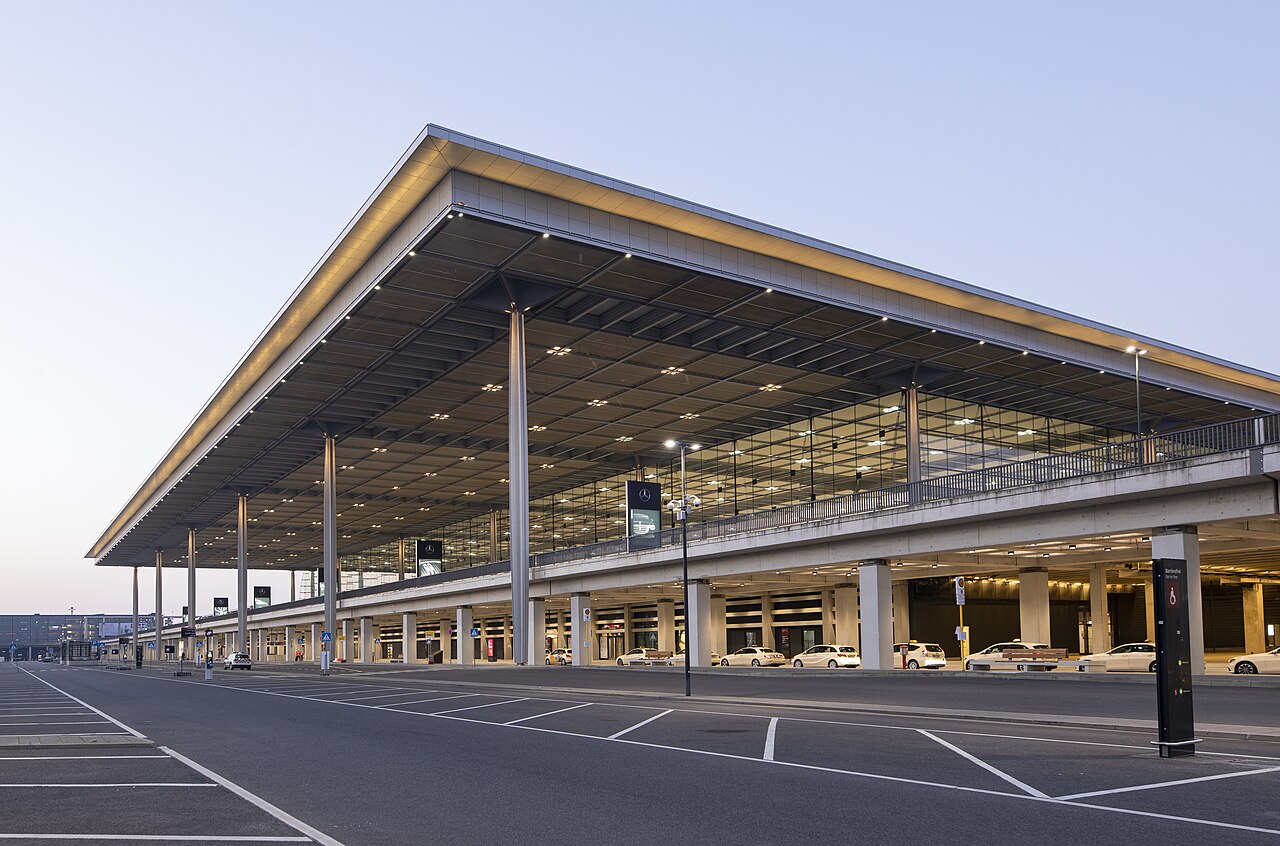 Terminal 1 des Flughafens Berlin Brandenburg (BER), wo Abdul Ballout im November 2025 bei seiner Rückkehr aus dem Libanon festgenommen wurde.