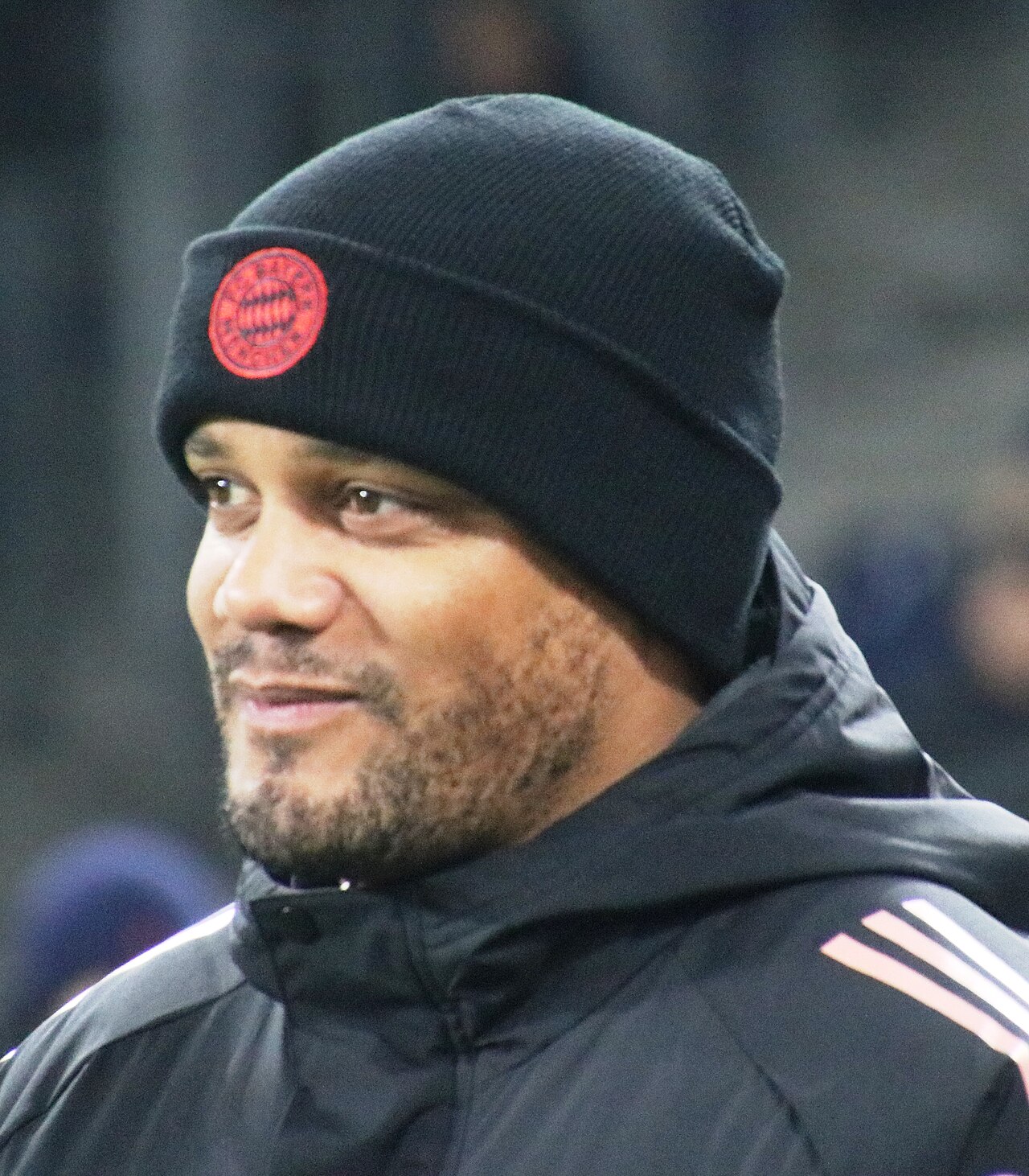 Vincent Kompany an der Seitenlinie im Testspiel des FC Bayern München bei RB Salzburg