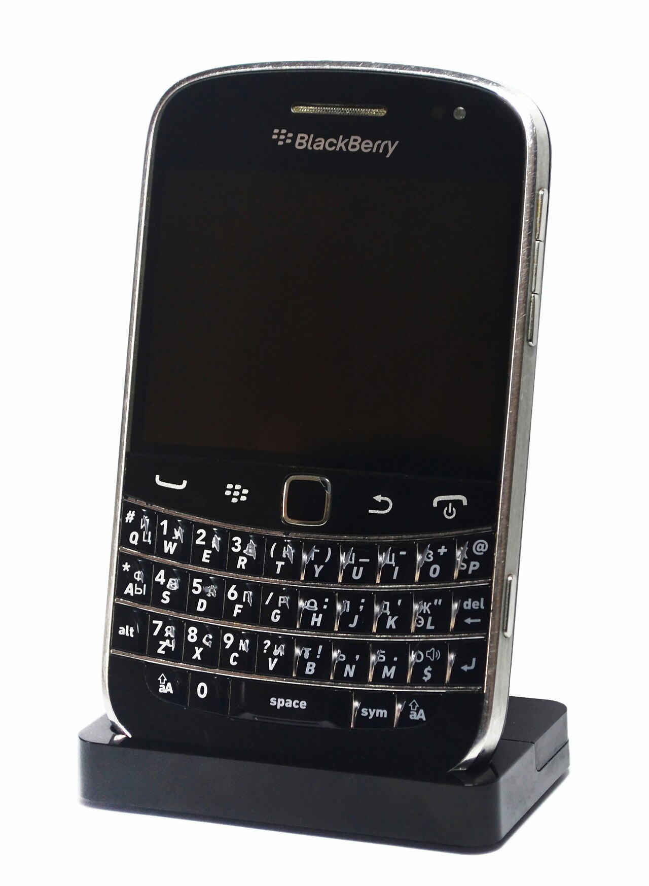 BlackBerry Bold 9900 auf einer Ladestation