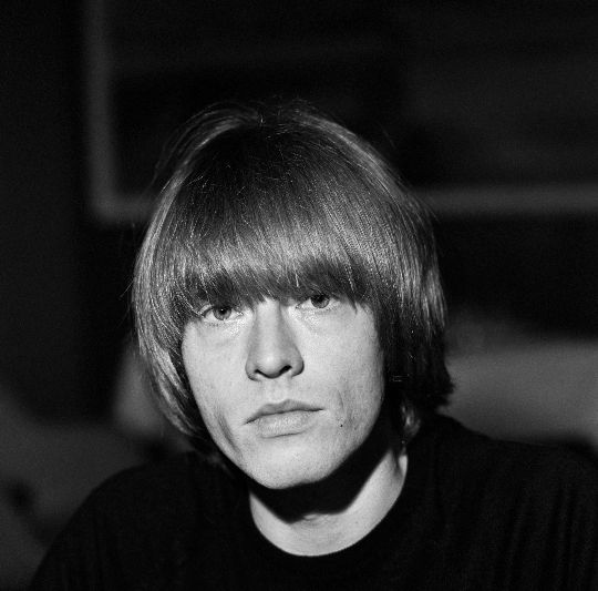 Brian Jones, Gitarrist und Gruender der Rolling Stones, bei einem Auftritt 1965