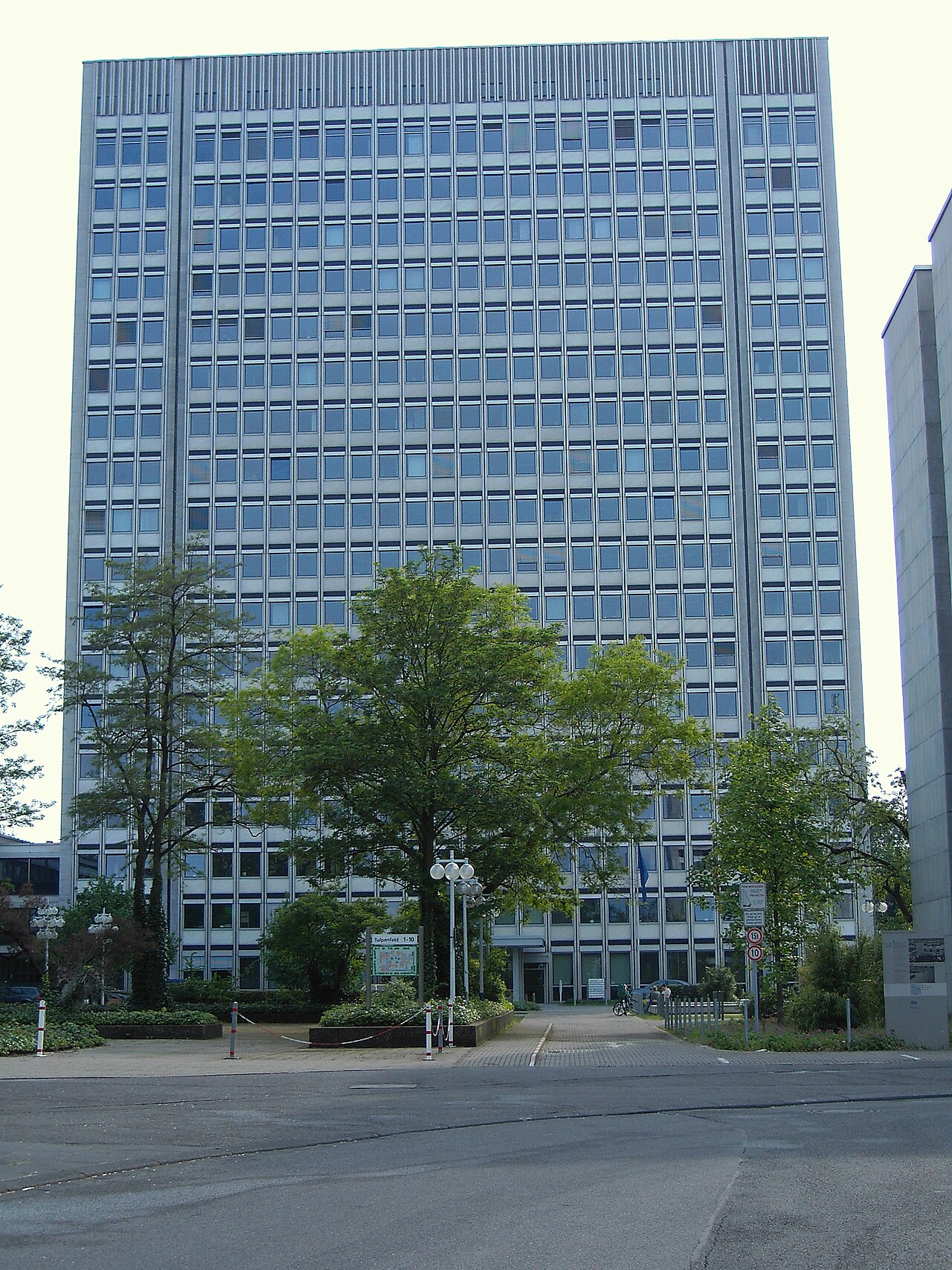 Hauptsitz der Bundesnetzagentur im Tulpenfeld-Hochhaus in Bonn