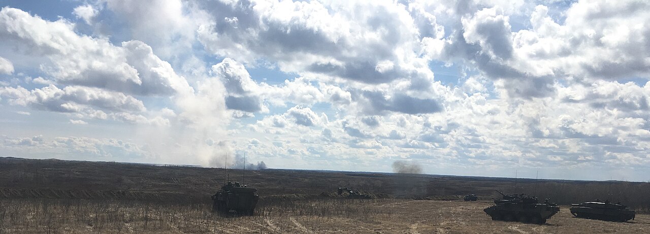 Live-Fire-Übung kanadischer Soldaten auf dem Truppenübungsplatz CFB Wainwright