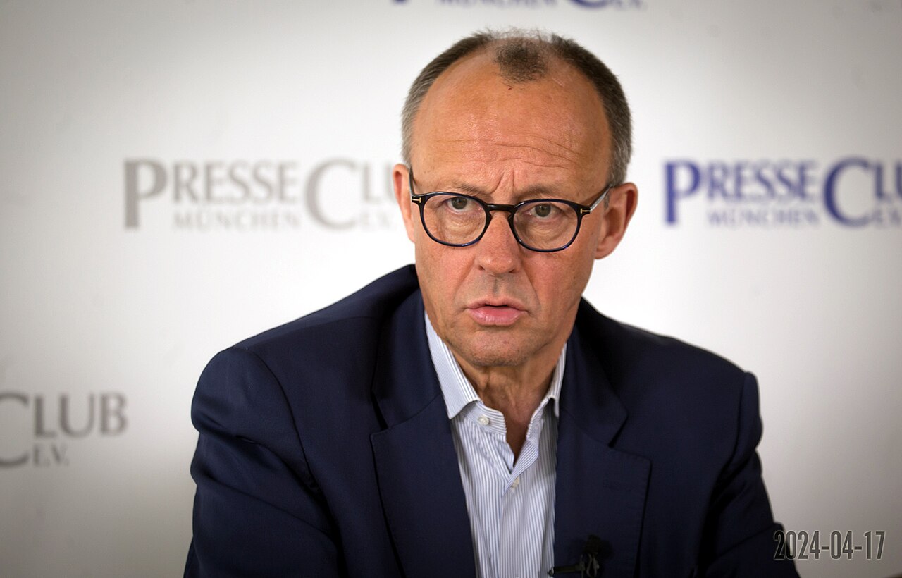 Bundeskanzler Friedrich Merz vor Journalisten im Münchner Presseclub.