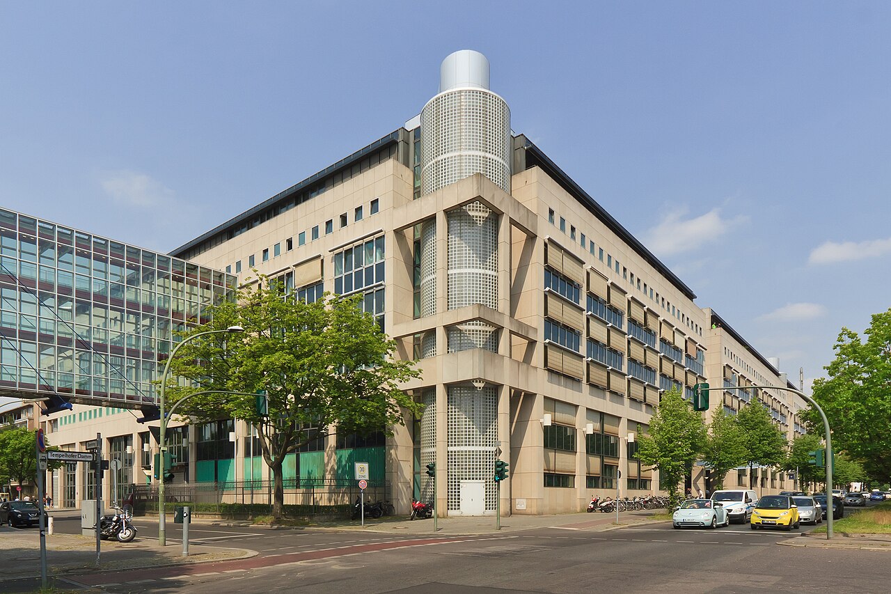 Polizeipraesidium Berlin-Tempelhof, Sitz des Landeskriminalamts