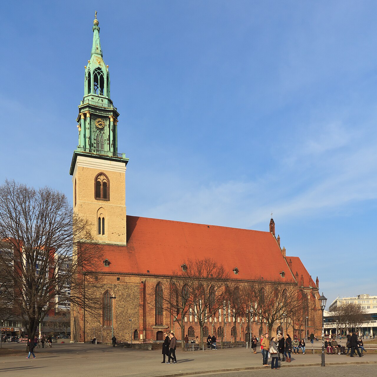 Die St. Marienkirche in Berlin-Mitte am Alexanderplatz - Schauplatz der ökumenischen Andacht für die Opfer des CSD-Anschlags.