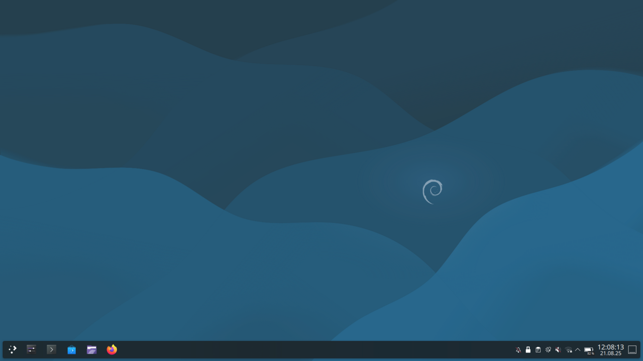 Debian 13 Trixie mit KDE Plasma und dem Ceratopsian-Wallpaper von Elise Couper