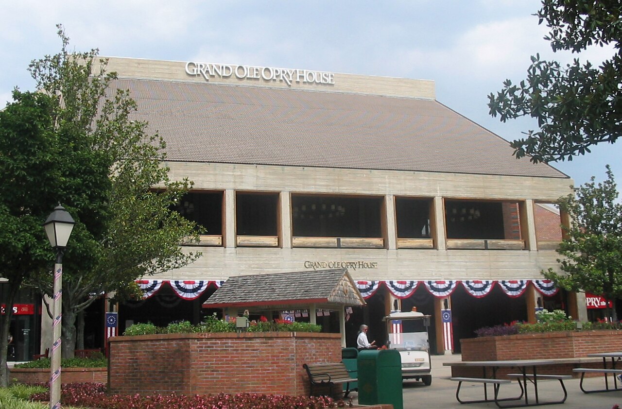 Grand Ole Opry House in Nashville, Tennessee, langjährige Heimat der wöchentlichen Country-Radioshow und Bühne für Dolly Parton seit ihrer Aufnahme 1969.