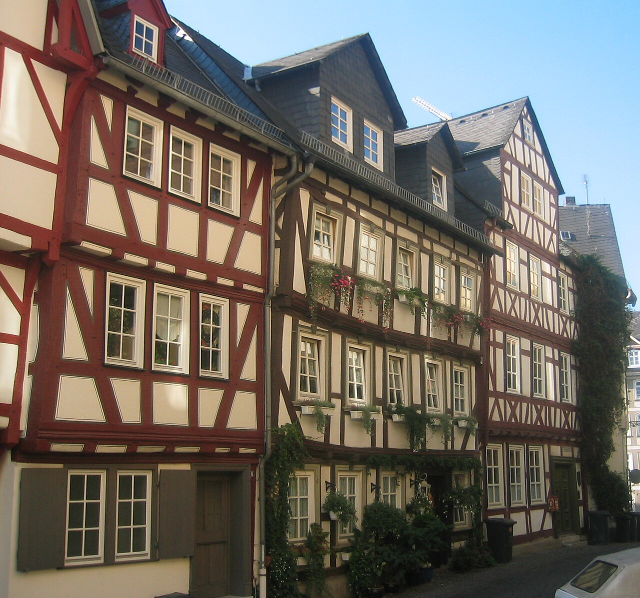 Blick auf die Wetzlarer Altstadt mit Dom im Hintergrund