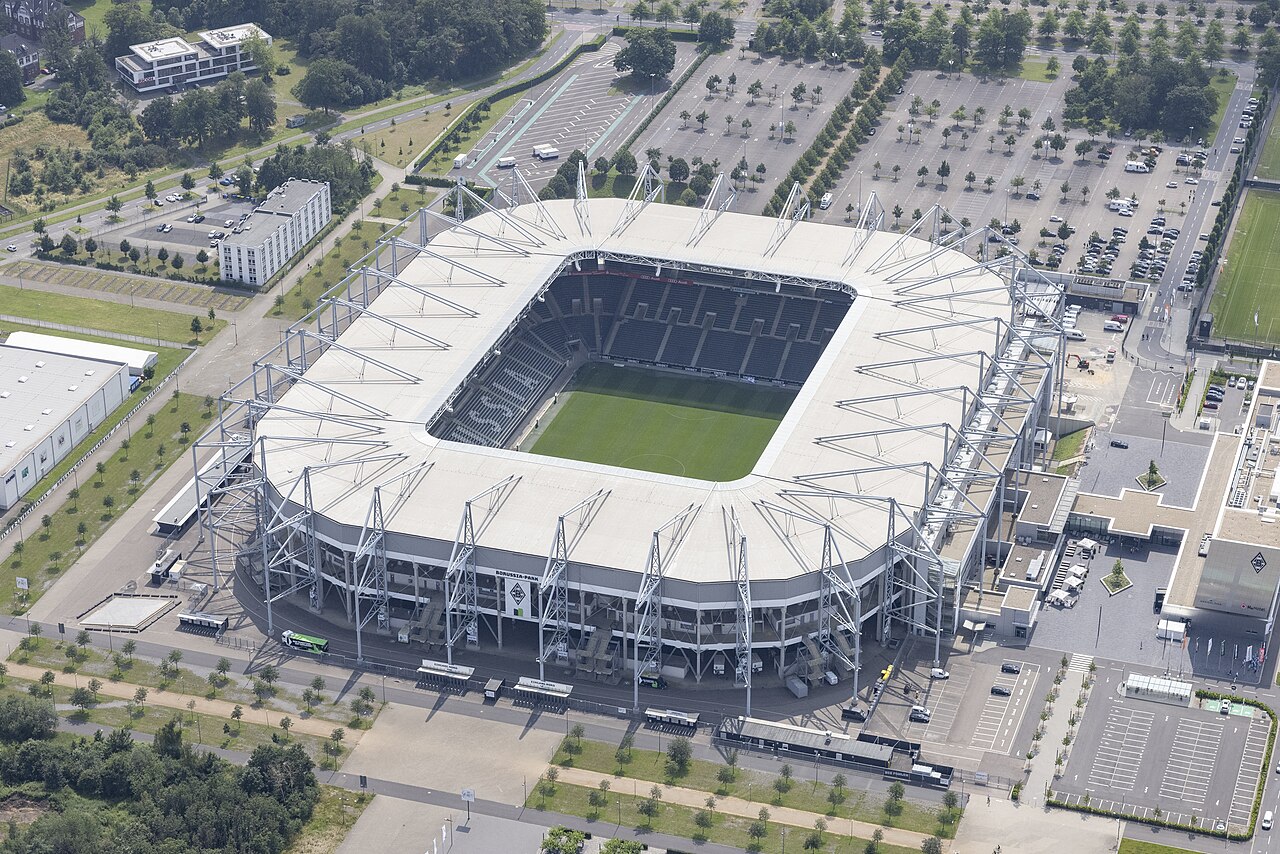 Luftbild des Borussia-Parks in Mönchengladbach, Heimstadion von Borussia Mönchengladbach.