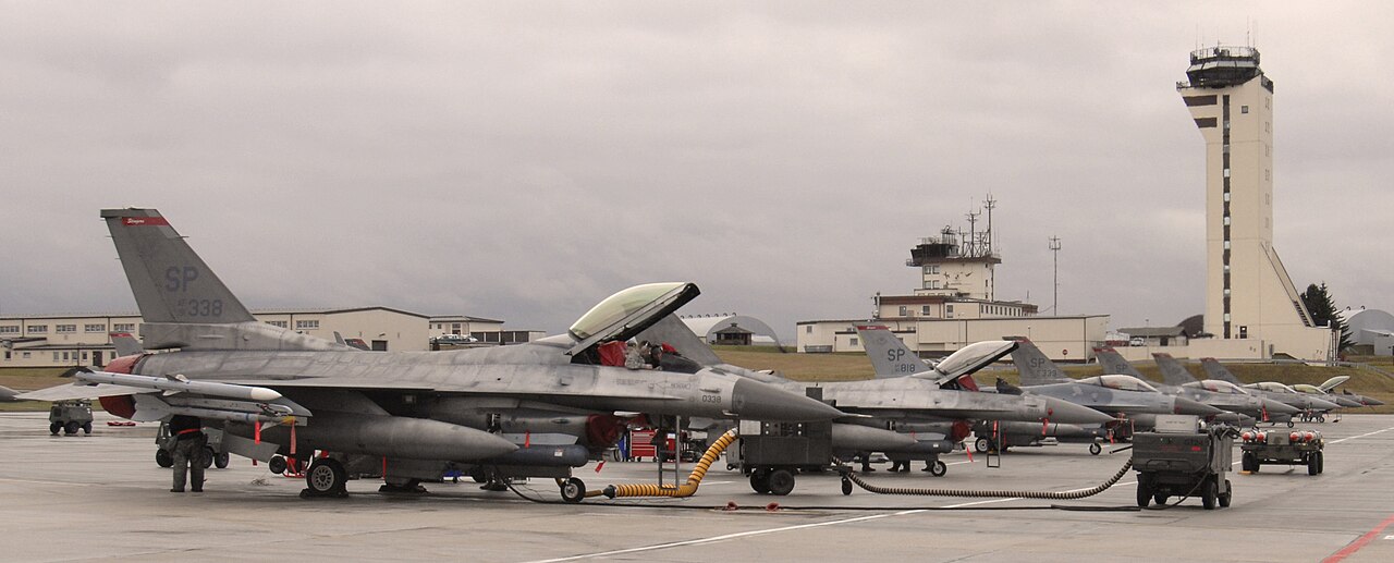 Zwei F-16 Fighting Falcon der 52nd Fighter Wing auf der Air Base Spangdahlem