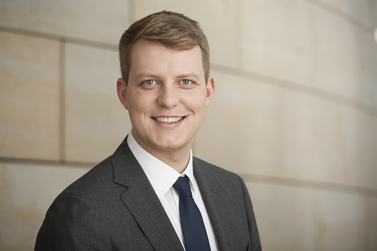Henning Höne, FDP-Politiker und neuer stellvertretender Bundesvorsitzender, in einer Porträtaufnahme.