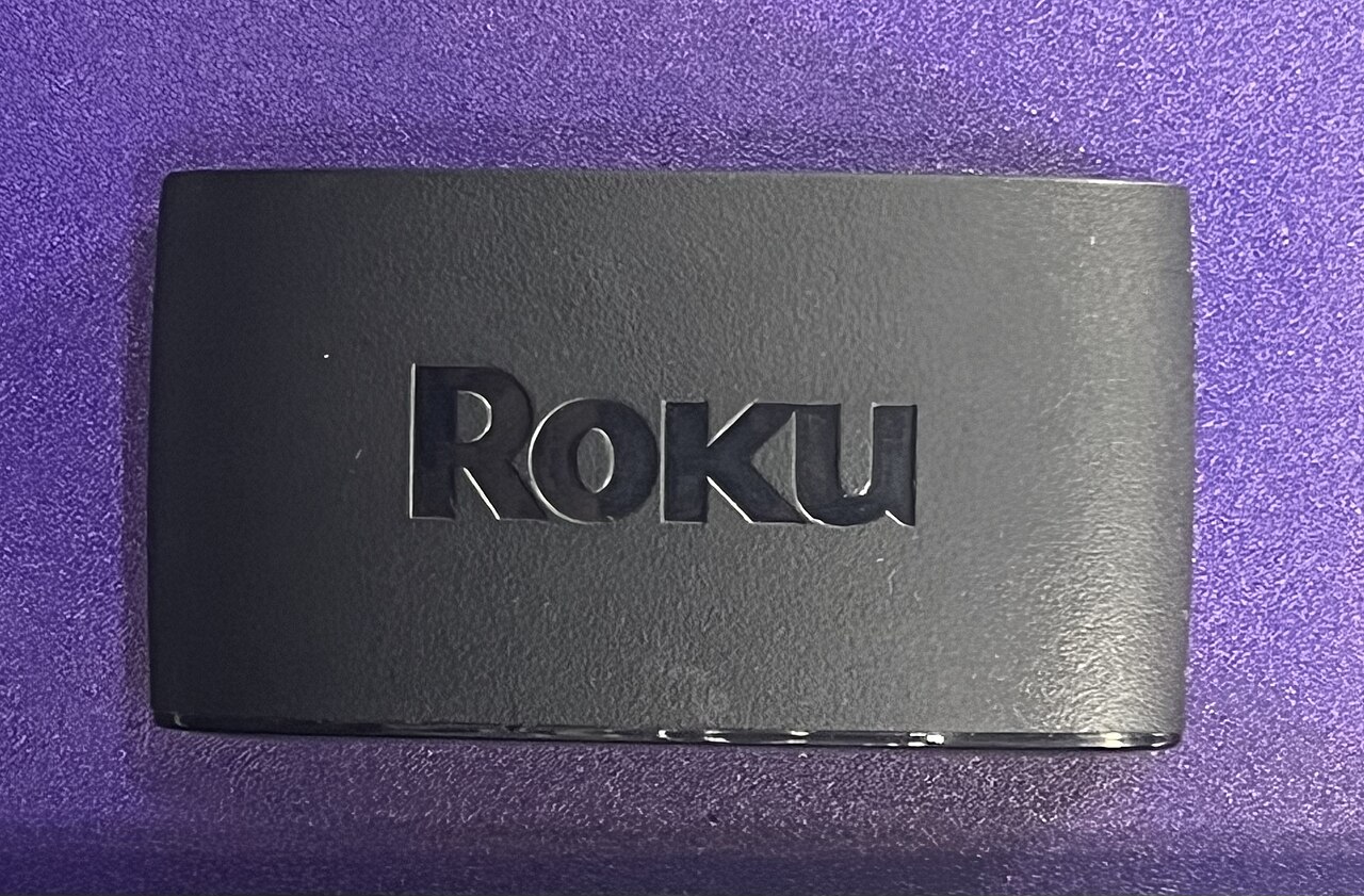Ein Roku Express, der Streaming-Stick des US-Unternehmens, das Fox für 22 Milliarden Dollar übernimmt.