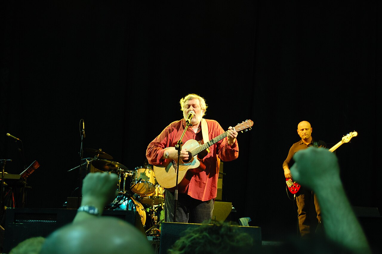 Francesco Guccini bei einem Konzert im Palabanca in Piacenza, 2009