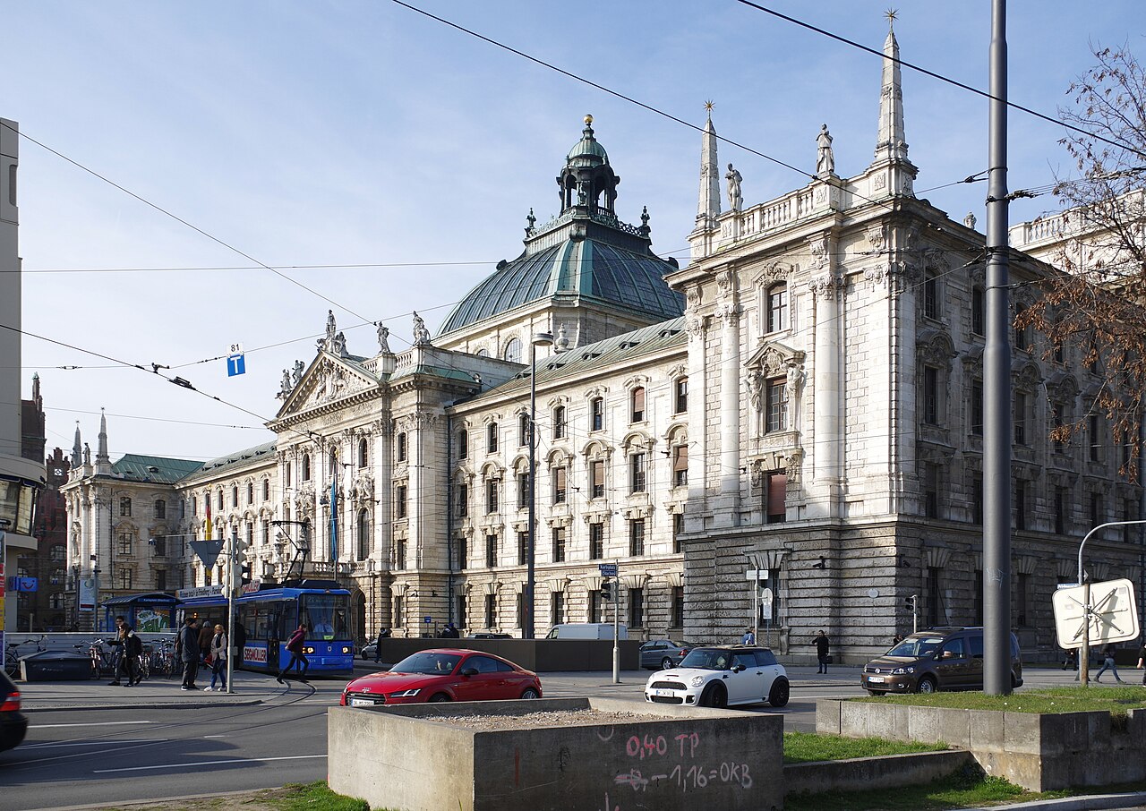 Der Justizpalast an der Prielmayerstraße in München, Sitz des Landgerichts München I.