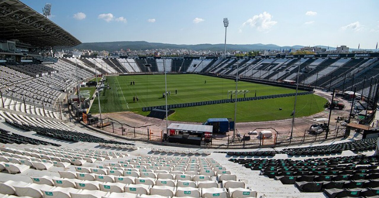 Innenansicht des Toumba-Stadions in Thessaloniki, Spielstätte des Rückspiels zwischen Griechenland und Deutschland.