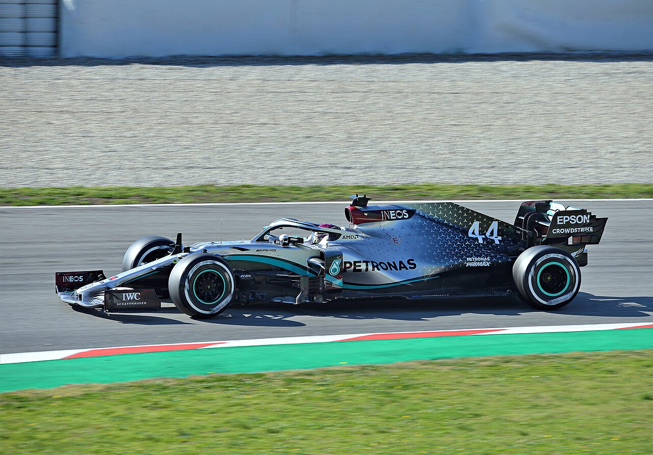 Lewis Hamilton im Mercedes-AMG F1 W11 bei Wintertests auf dem Circuit de Barcelona-Catalunya 2020.