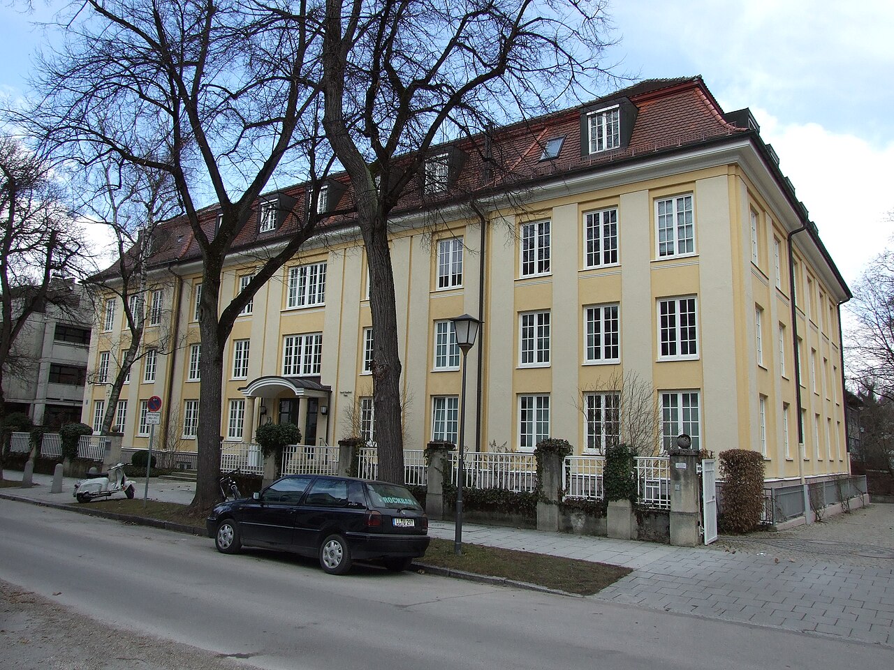 Hauptgebäude des ifo Instituts für Wirtschaftsforschung in der Poschingerstraße in München.
