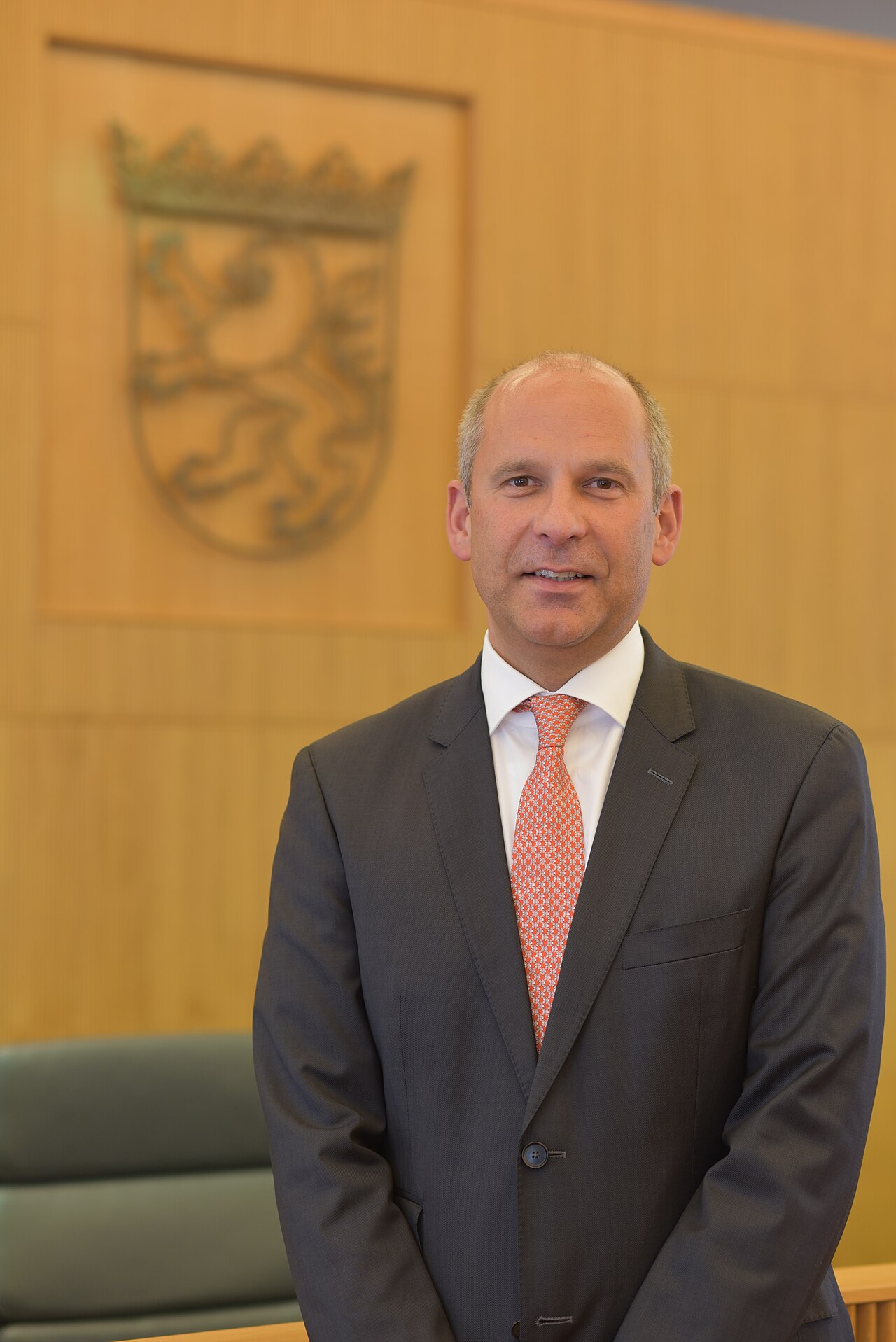 Porträt des hessischen Innenministers Roman Poseck