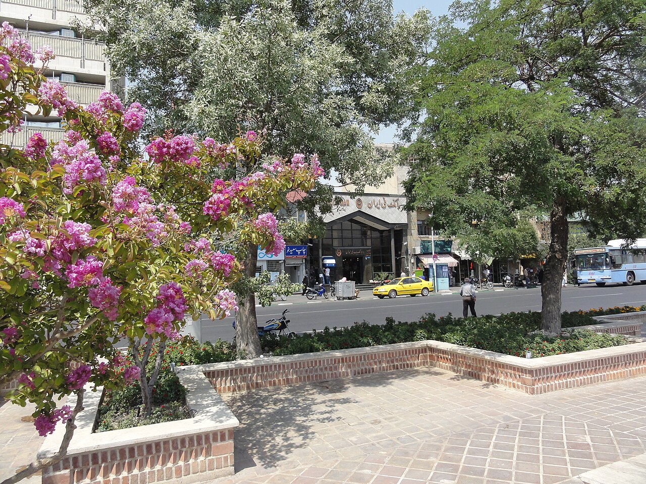 Filiale der staatlichen Bank Melli am Baharestan-Platz in Teheran.