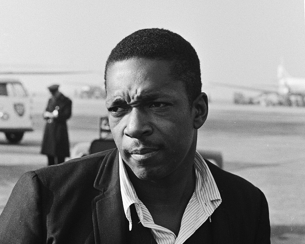 John Coltrane bei seiner Ankunft am Amsterdamer Flughafen Schiphol, 26. Oktober 1963