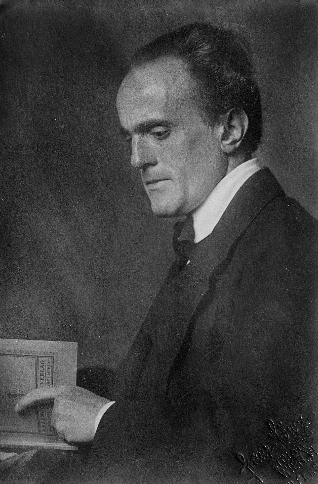 Der Wiener Zoologe Paul Kammerer, um 1923