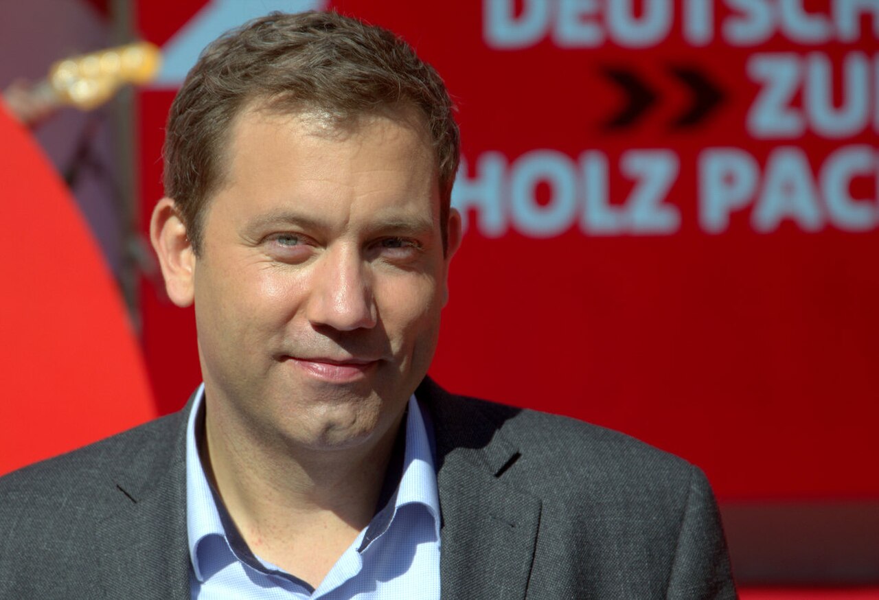 SPD-Vorsitzender und Bundesfinanzminister Lars Klingbeil, Porträtaufnahme aus dem Wahlkampf