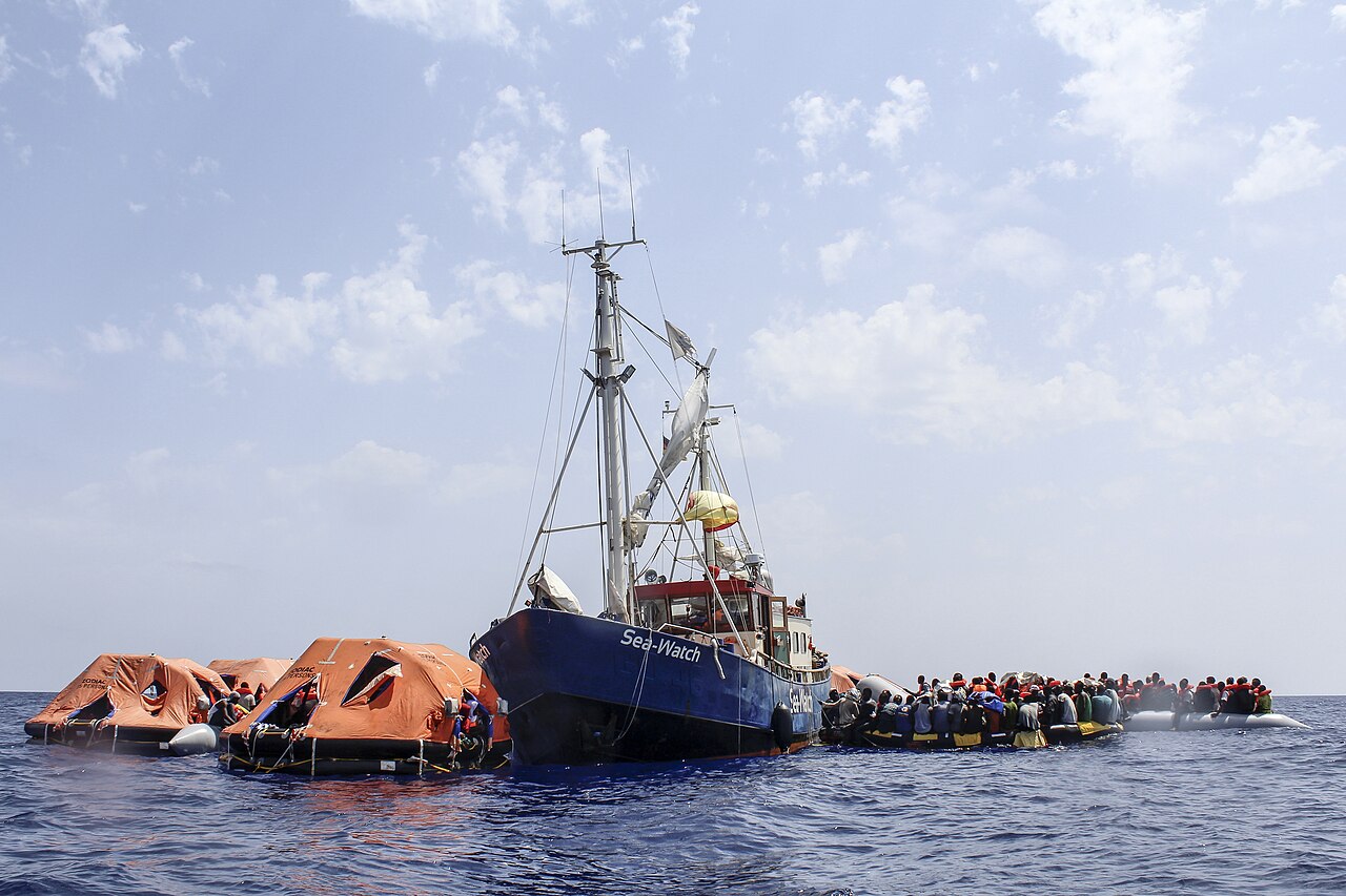 Rettungsschiff der Berliner Seenotrettungsorganisation Sea-Watch auf dem Mittelmeer.