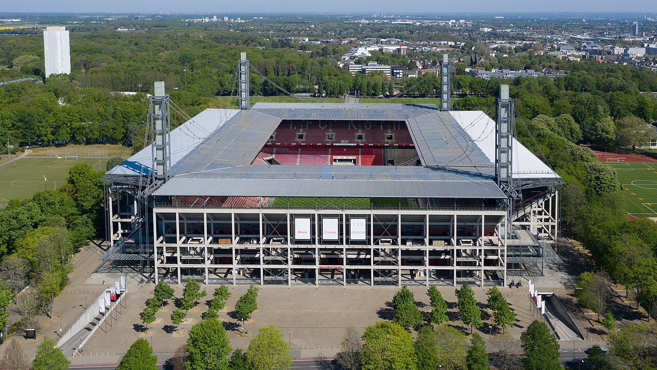 Drohnenaufnahme des Rheinenergiestadions in Köln-Müngersdorf