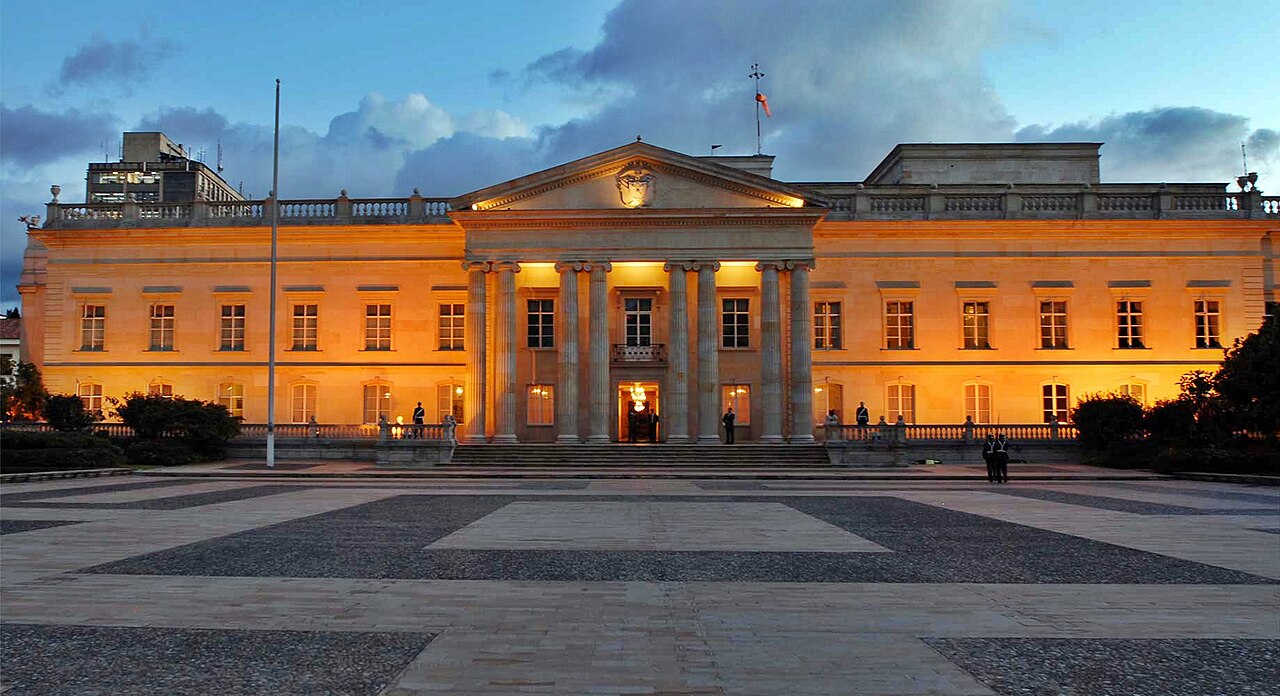 Nordfassade der Casa de Nariño in Bogotá, Amtssitz des kolumbianischen Präsidenten Abelardo de la Espriella, der nach dem Erdbeben vom 10. August 2026 den wirtschaftlichen Ausnahmezustand ausrief.