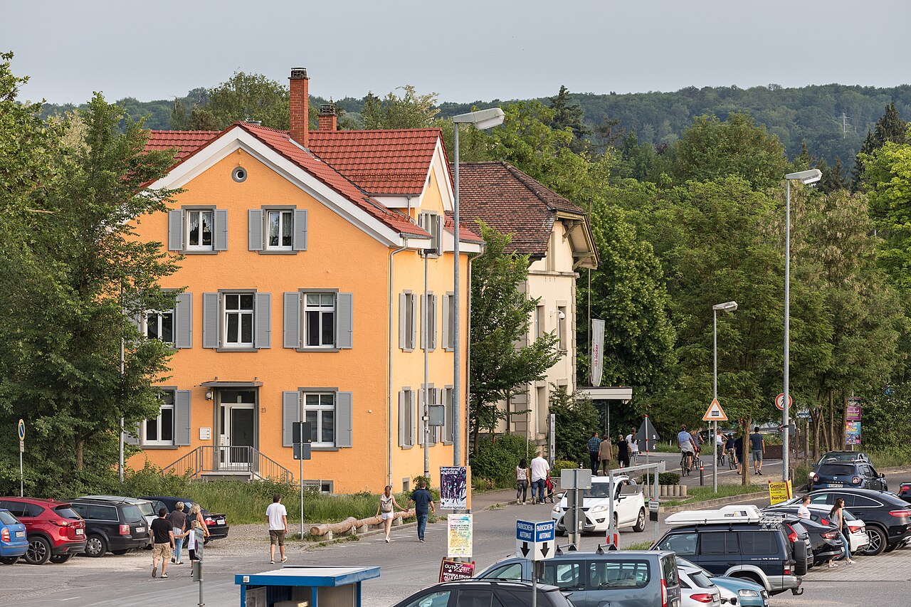 Grenzübergang Klein-Venedig zwischen Konstanz und Kreuzlingen, im Hintergrund das schweizerische Grenzhaus