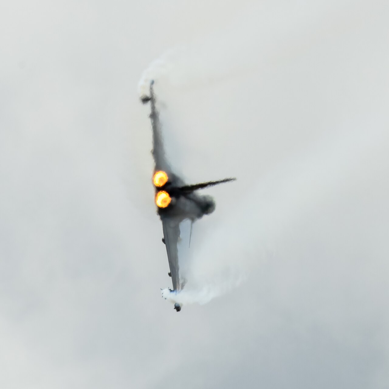 Eurofighter Typhoon der italienischen Luftwaffe im Flug beim Royal International Air Tattoo 2023