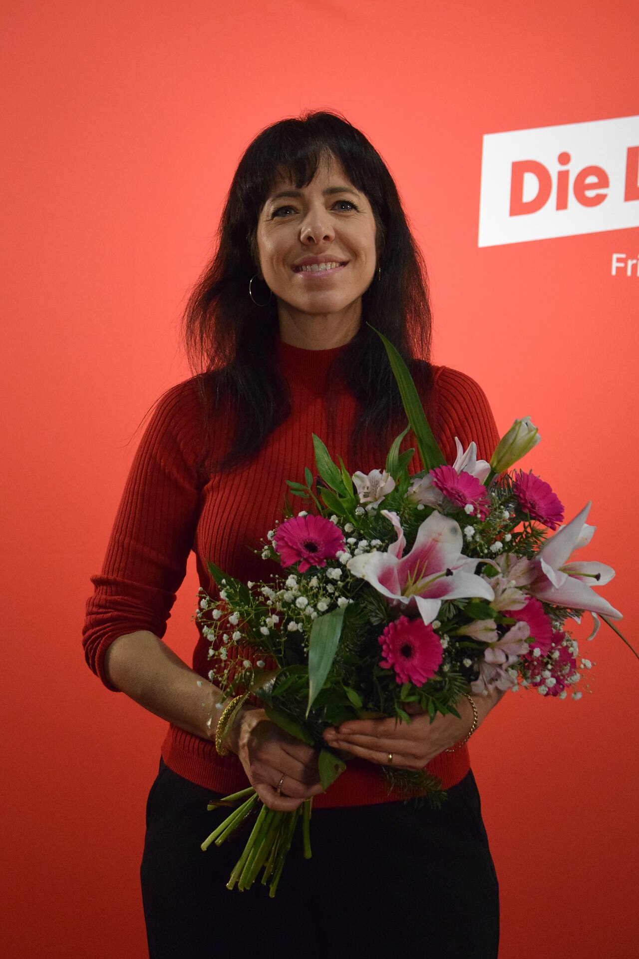 Elif Eralp, Spitzenkandidatin der Berliner Linken, im Dezember 2025 in Friedrichshain-Kreuzberg.