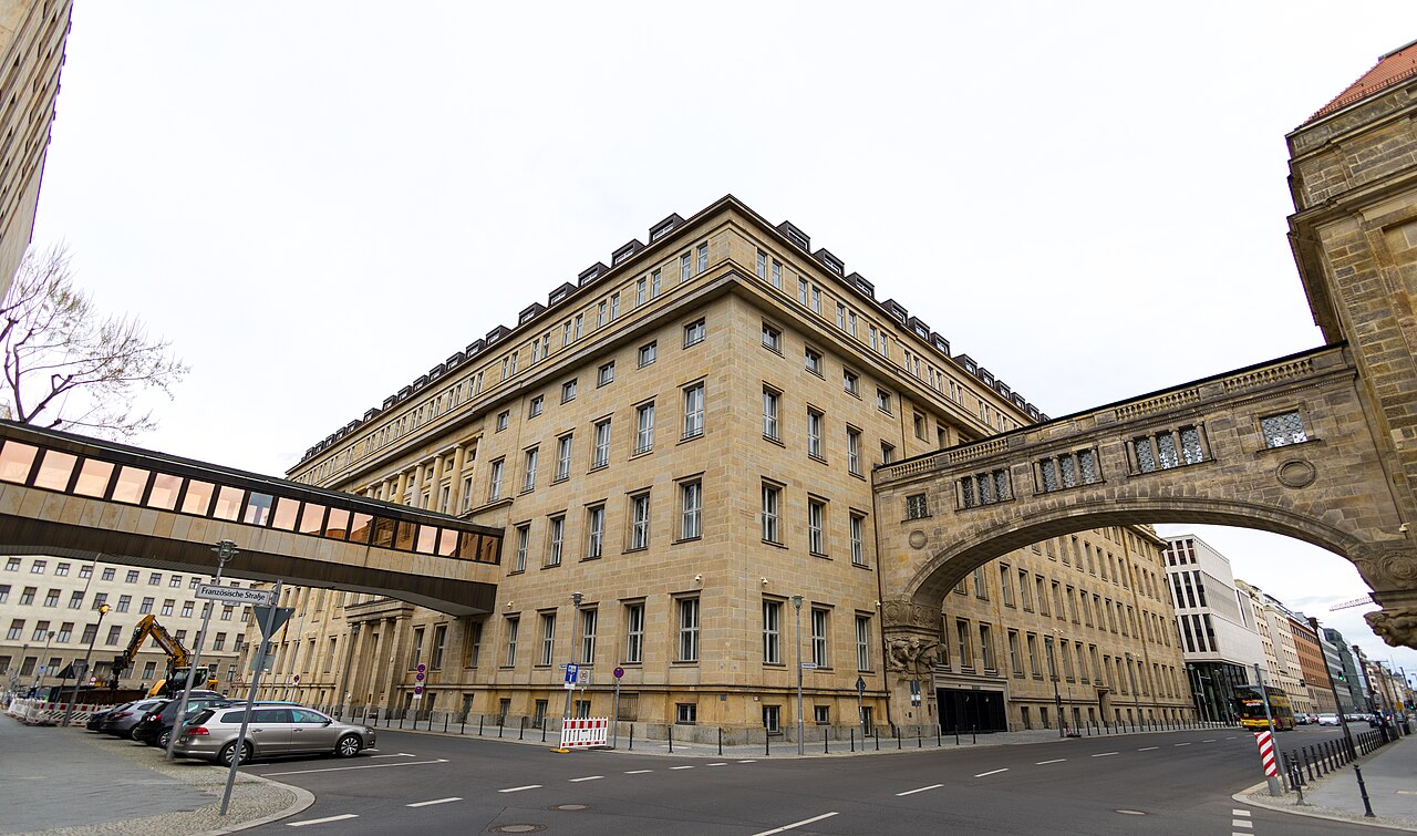 Sitz des Bundesministeriums für Gesundheit in der Mauerstraße in Berlin, aufgenommen im April 2026.
