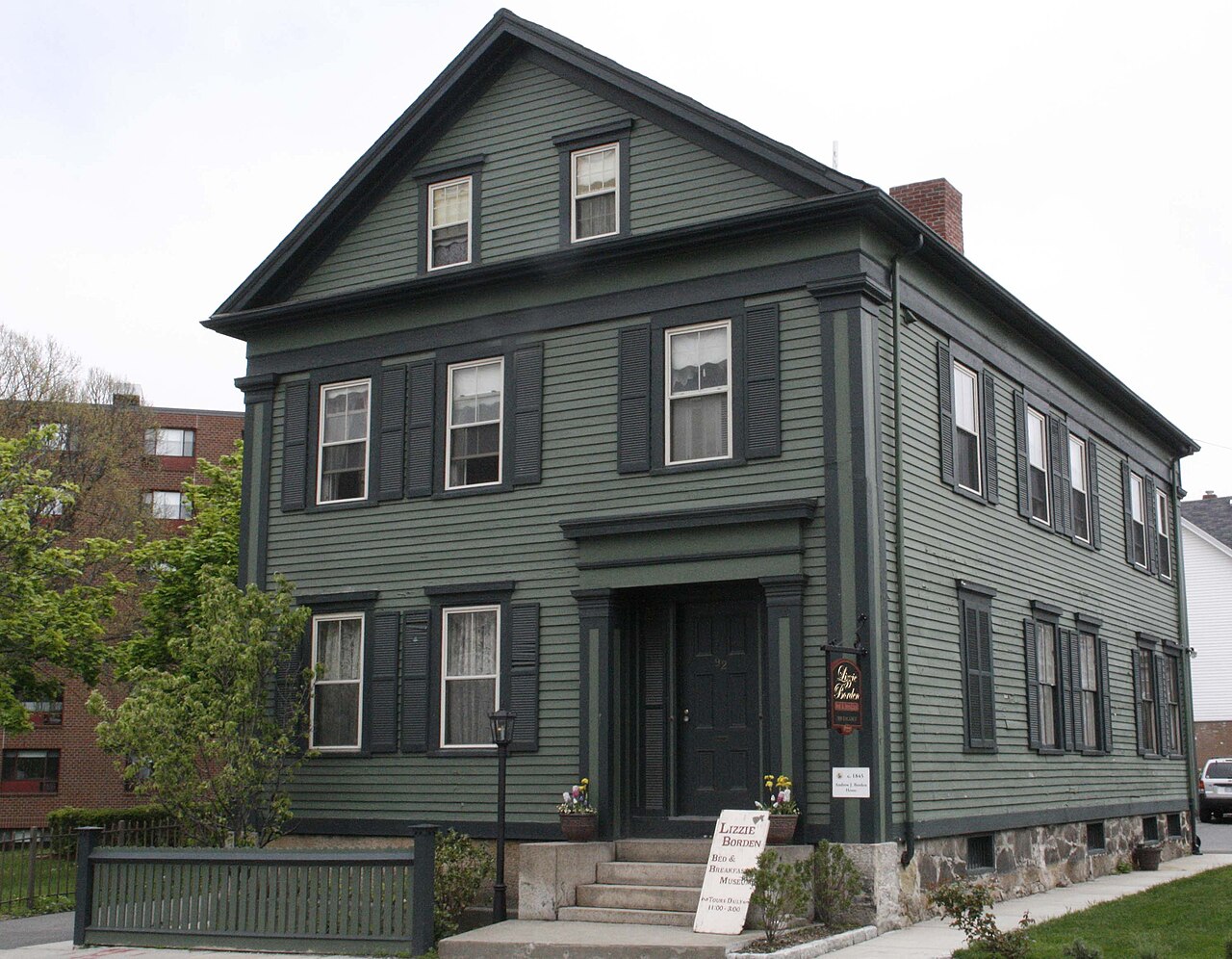 Das Lizzie-Borden-Haus in der Second Street 92 in Fall River, Massachusetts, heute als Bed & Breakfast betrieben.