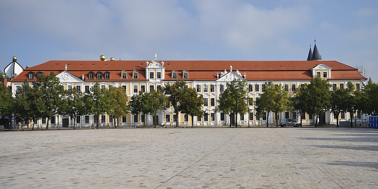 Blick auf den Landtag von Sachsen-Anhalt am Magdeburger Domplatz, Schauplatz der Demokratiedemonstration am 5. September 2026.