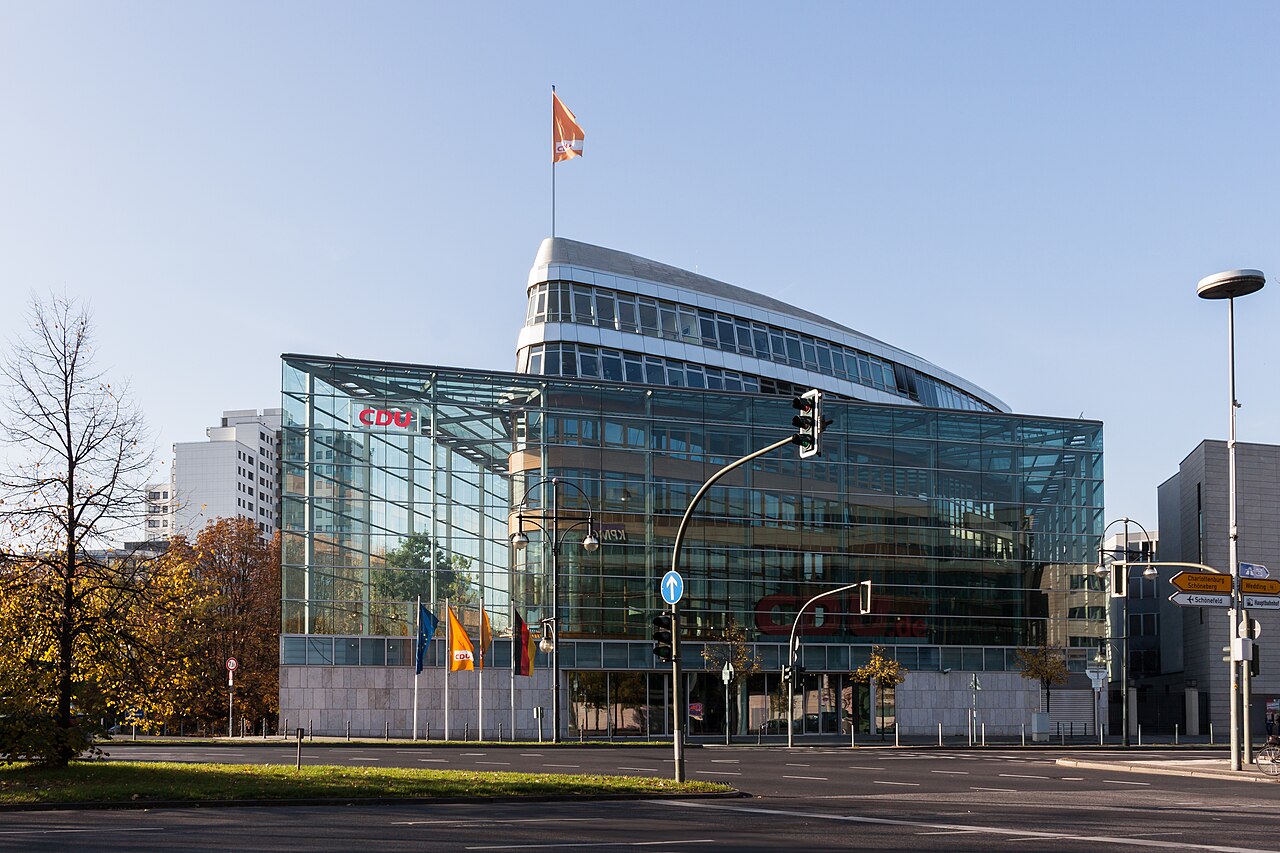 Das Konrad-Adenauer-Haus, Bundesgeschäftsstelle der CDU in Berlin-Tiergarten