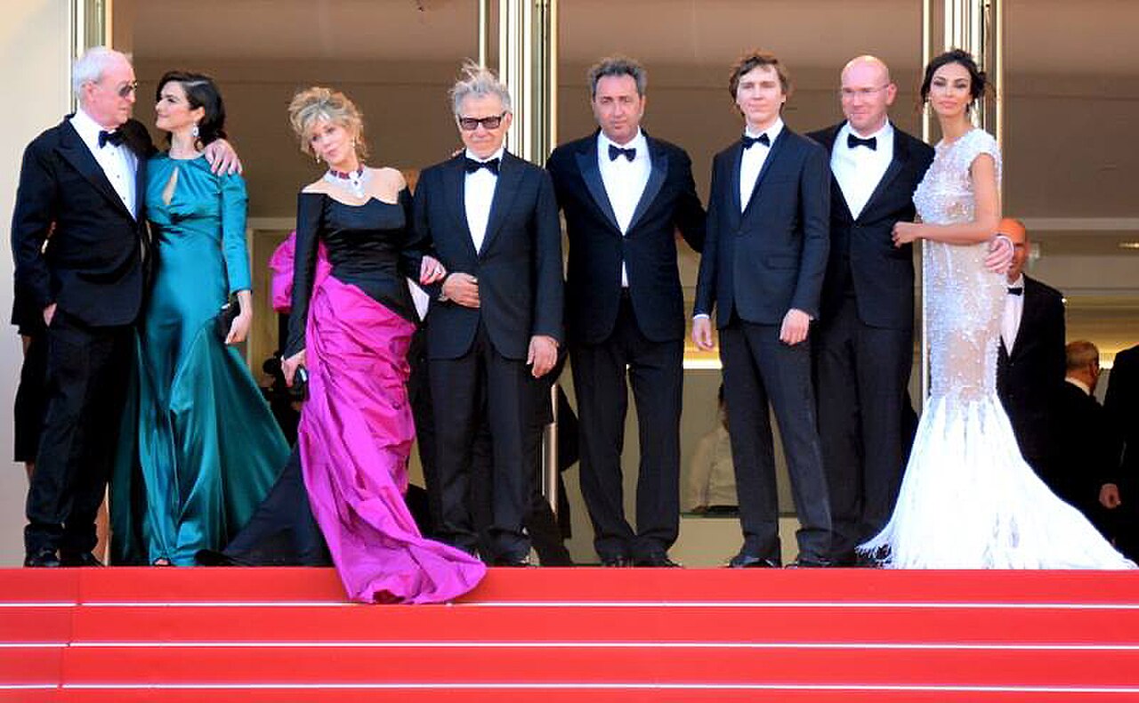Der Cast von „Ewige Jugend“ (Youth) bei den Filmfestspielen von Cannes 2015: Michael Caine, Rachel Weisz, Jane Fonda, Paul Dano, Harvey Keitel, Regisseur Paolo Sorrentino und Mădălina Diana Ghenea.