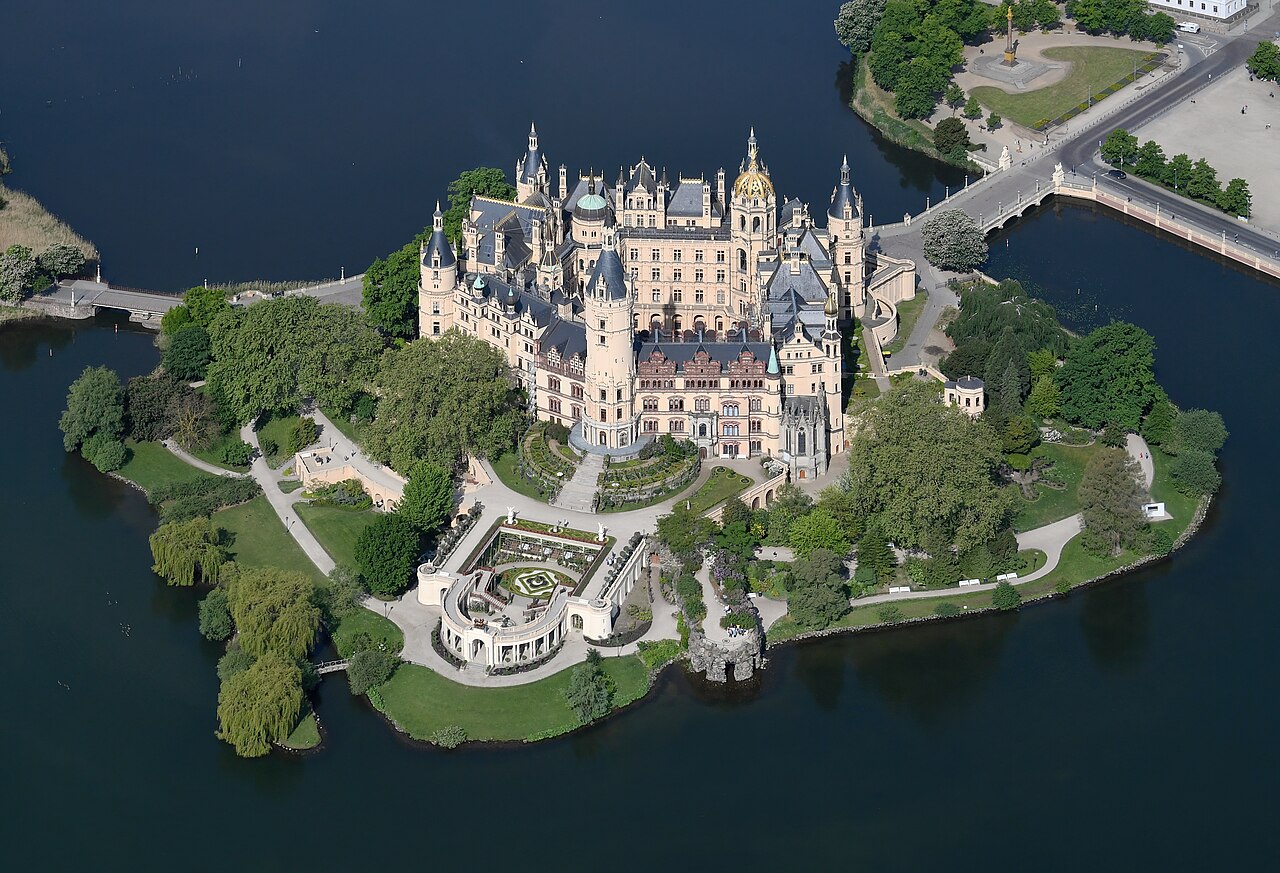 Schweriner Schloss aus der Luft, Sitz des Landtags von Mecklenburg-Vorpommern