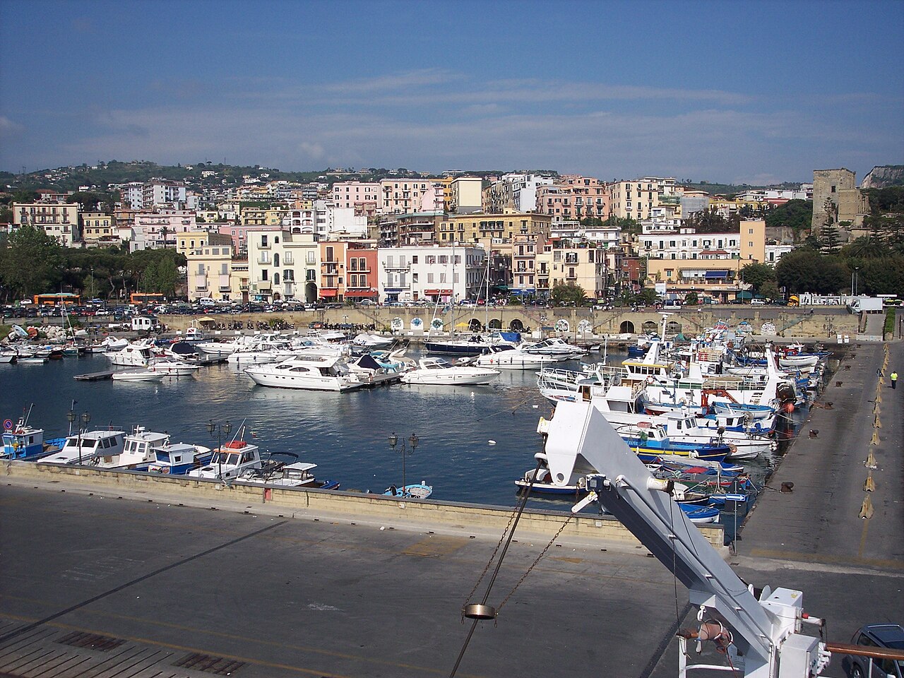 Hafen von Pozzuoli am Golf von Neapel, Zentrum der Phlegräischen Felder