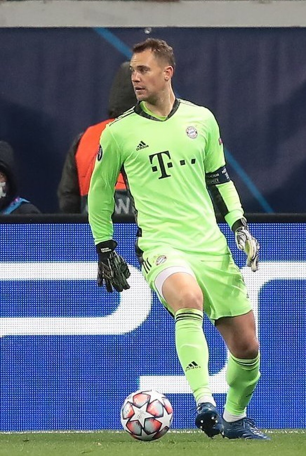 Manuel Neuer im Tor des FC Bayern München während eines Champions-League-Spiels gegen Lokomotive Moskau, Oktober 2020.