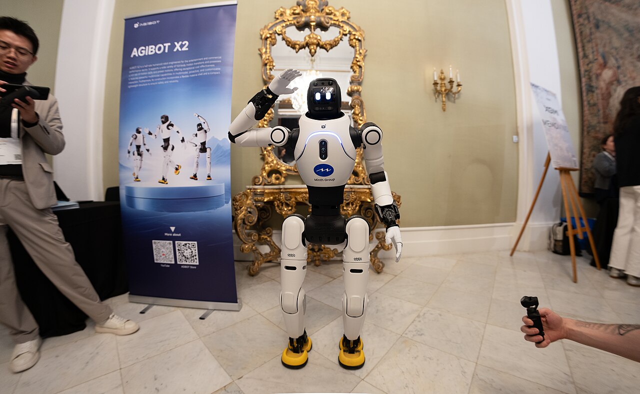 Humanoider Roboter AGIBOT-X2 auf dem Mobile World Congress 2026 in Barcelona