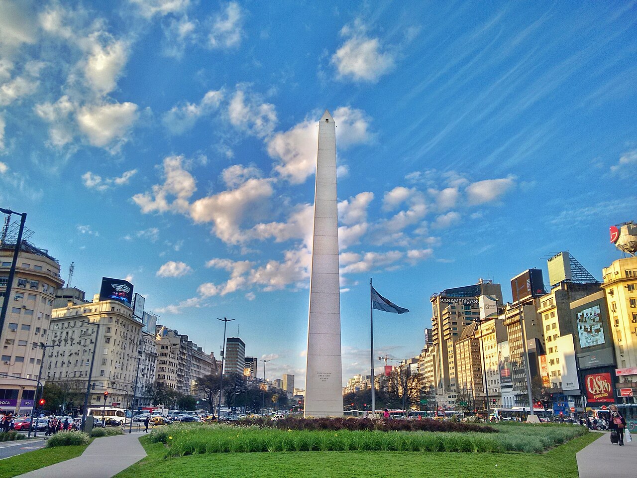 Der Obelisk von Buenos Aires an der Avenida 9 de Julio - Schauplatz der Zusammenstöße nach dem WM-Finale