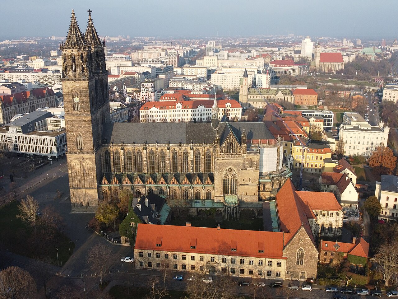 Luftaufnahme des Magdeburger Doms, in dessen Hohem Chor Kaiser Otto I. am 1. September 2026 wiederbeigesetzt wurde.