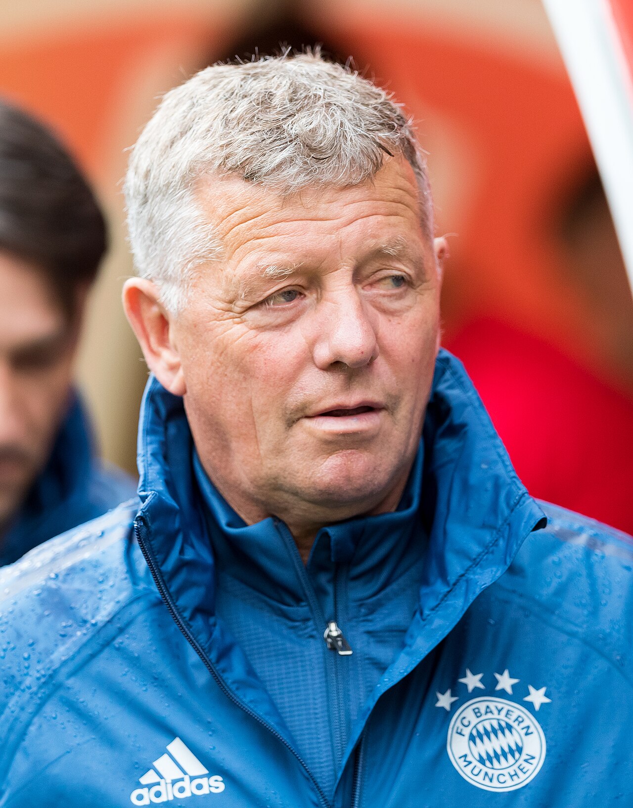 Peter Hermann als Co-Trainer des FC Bayern München beim Bundesligaspiel in Kaiserslautern, 2019