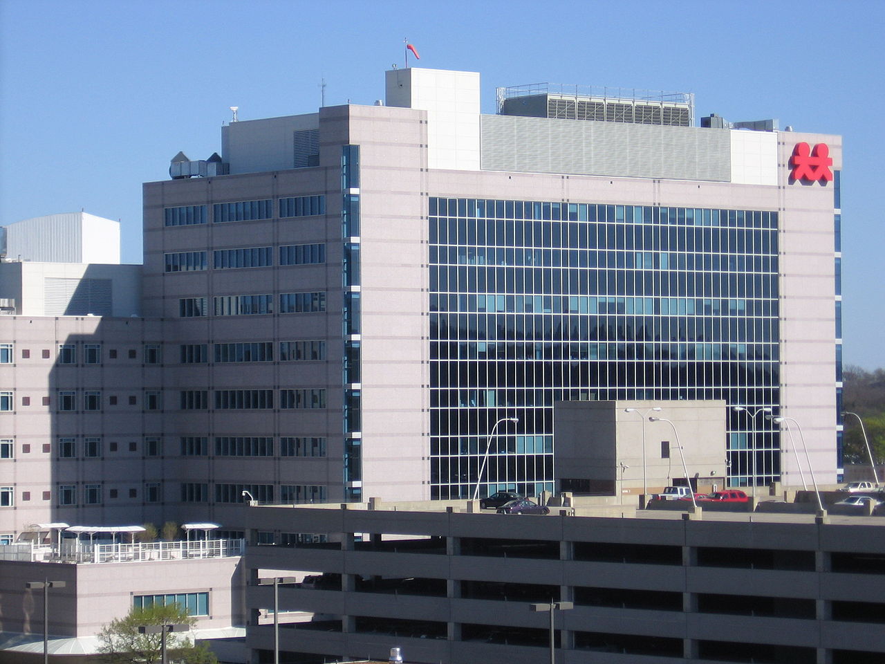 Gebäude des Monroe Carell Jr. Children's Hospital am Vanderbilt University Medical Center in Nashville. In der VUMC-Klinik wird Christa Pike seit dem gescheiterten Hinrichtungsversuch beatmet behandelt.